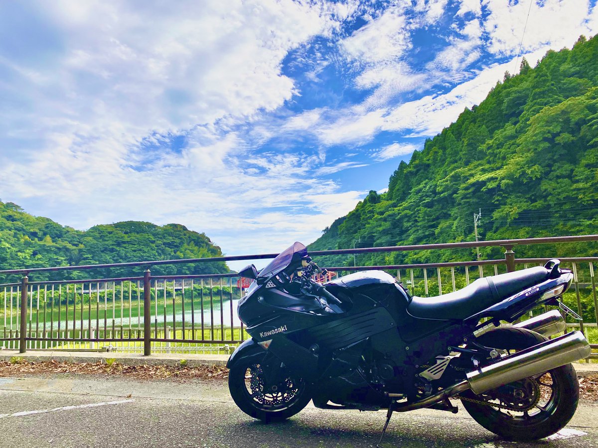 mizuma711's tweet photo. 性別：漢
年齢：20代後半
住み：福岡県
車種：ZZR1400
リターンライダーから憧れのZZR乗ってます

 #バイク乗りとして軽く自己紹介 
#バイク乗りと繋がりたい  
#バイク好きと繋がりたい https://t.co/q9dPjEpAeg
