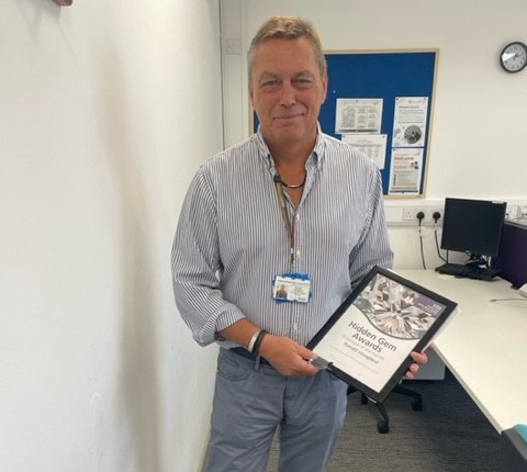 Huge congratulations to CNWL’s Hillingdon Employment Specialist, Ron Hoogland, for receiving our Employee of the Month and Hidden Gem award. 👏

Ron was nominated by a service user who said "Not only do I think he is a gem, I think he is a diamond!"

Read: cnwl.nhs.uk/news/well-done…