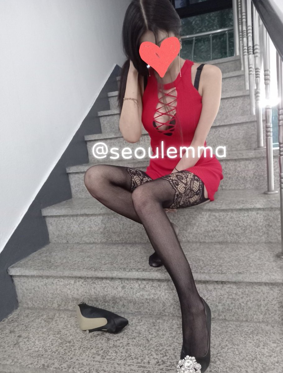 SeoulEmma's tweet photo. 한적한계단3탄😉이랄깡ㅎㅎㅎ
발아파서 잠시쉬고있는데
계단해서해도 스릴넘칠듯...하앍

#일상 #소통 #섹트 #네토입문 #디그레이디 #슬레이브 #초대받아보고싶다 #하고싶다 #물이올랐어요 #마사지받고싶다 #진짜발정난걸까 #안하고살면 #여자훅간대서 #해보려고 https://t.co/kWQHgodYJU