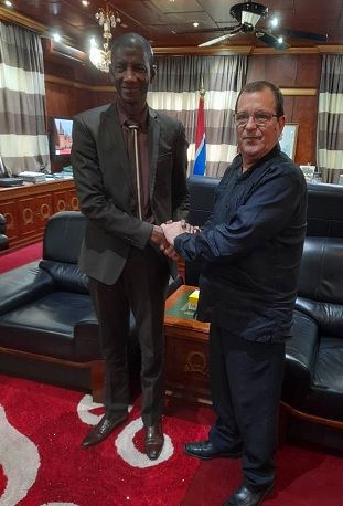 AbelendaCuba's tweet photo. Hoy nos recibió en la Casa de Estado el vicepresidente de #Gambia, Badara A. Joof, con quien coincidimos en relanzar las relaciones de cooperación entre ambos países. AMPLIAREMOS.   #GambiaCubaUnidasSiempre  @lamoros2017 @AnaFlaviaCuba @mambisitaCubana https://t.co/DgeErQjxox
