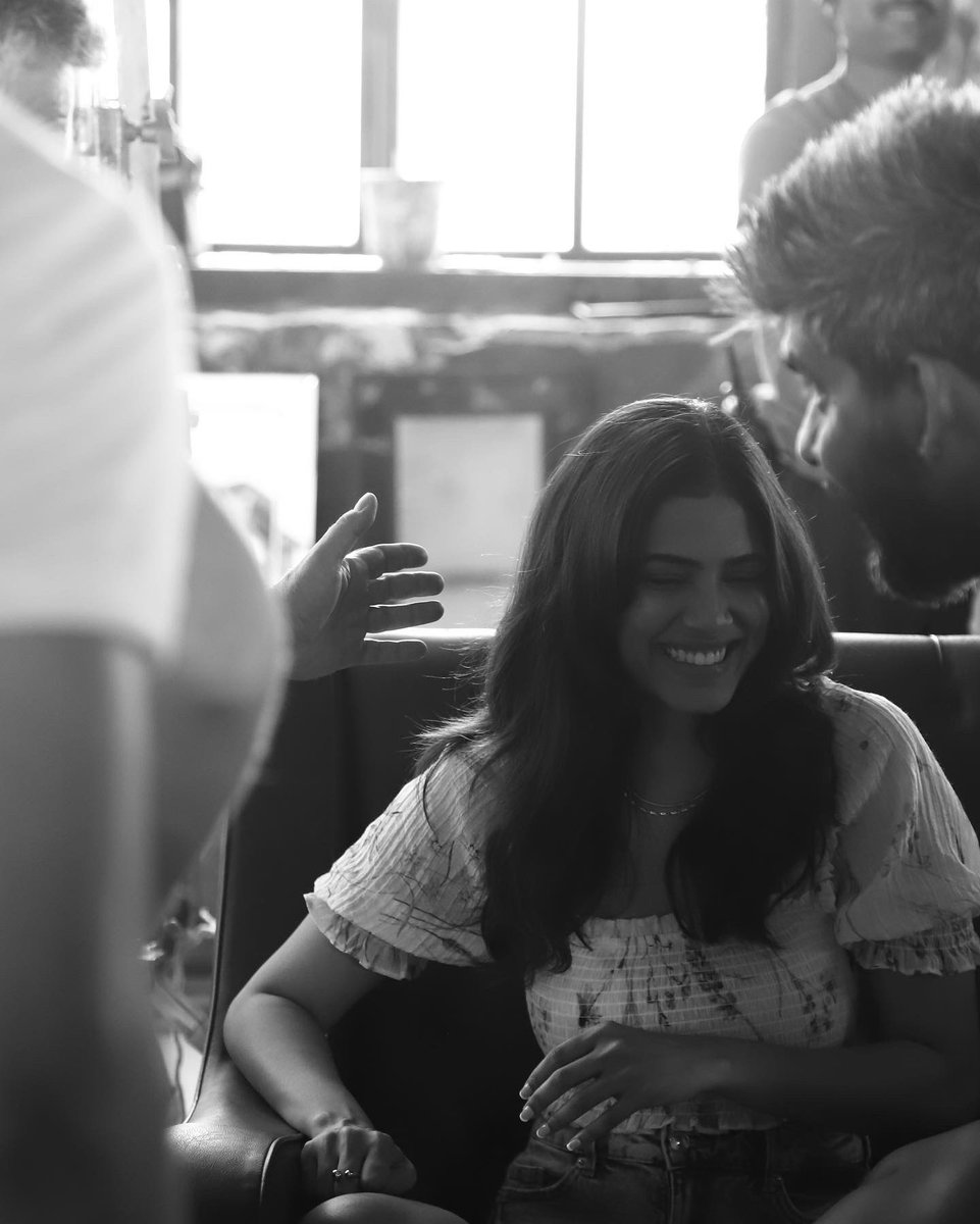 MalavikaM_'s tweet photo. #Moods 🎥🤍 https://t.co/a1WArT1lRS