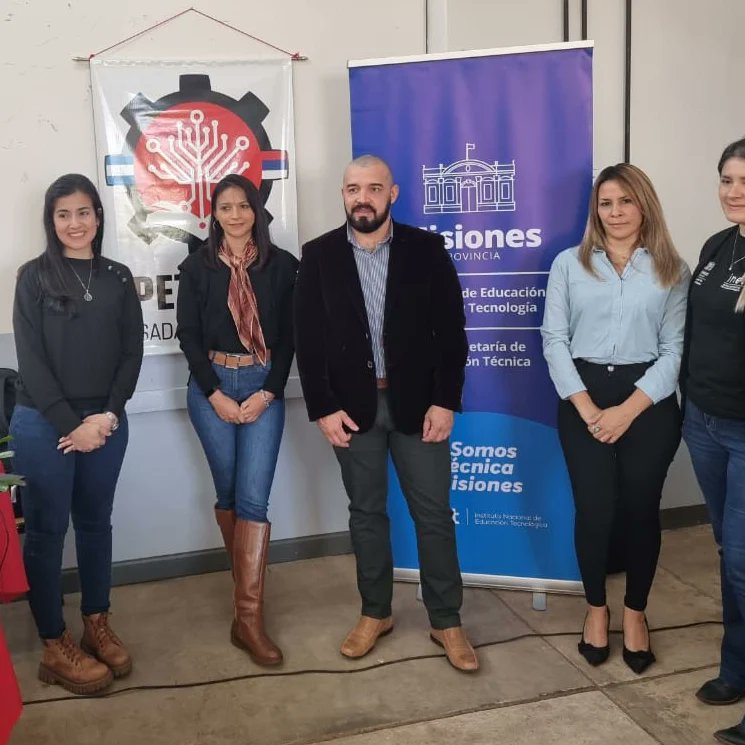 epet34's tweet photo. Hoy fuimos anfitriones del curso brindado por la Subsecretaría de Educación Técnica: "Aportes para la educación socioemocional en la escuela técnica".

#capacitacióndocente
#educaciontécnicapública
#educacióntécnicadecalidad #EducaciónMisiones #SomosTécnicaMisiones #SomosTécnica https://t.co/Sh9GWkDDTZ