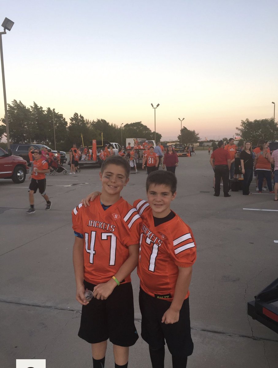 cjsupersparkles's tweet photo. It’s GameDay for the FRESHMEN Jackets!!!!
🧡💪🏈🐝 #HoCo2016 https://t.co/9fyXieGlUq