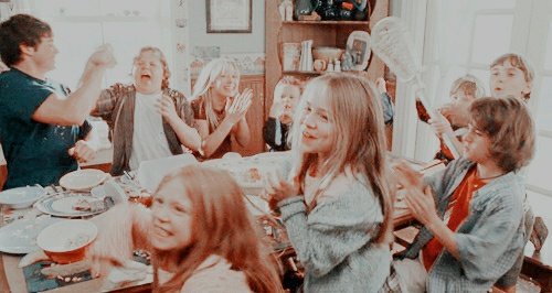 outnumberedrp's tweet photo. ╰✧ ° ᴄʜᴇᴀᴘᴇʀ ʙʏ ᴛʜᴇ ᴅᴏᴢᴇɴ.

 ❛ I'm so glad I found someone whose 
       dreams are as ｂｉｇ as mine. ❜

      ↻ squad realista. ╱╱ cerrado.
          ↻ basado en las películas.
                 ↻ ¿RT, por favor? https://t.co/H2GGvXFGED
