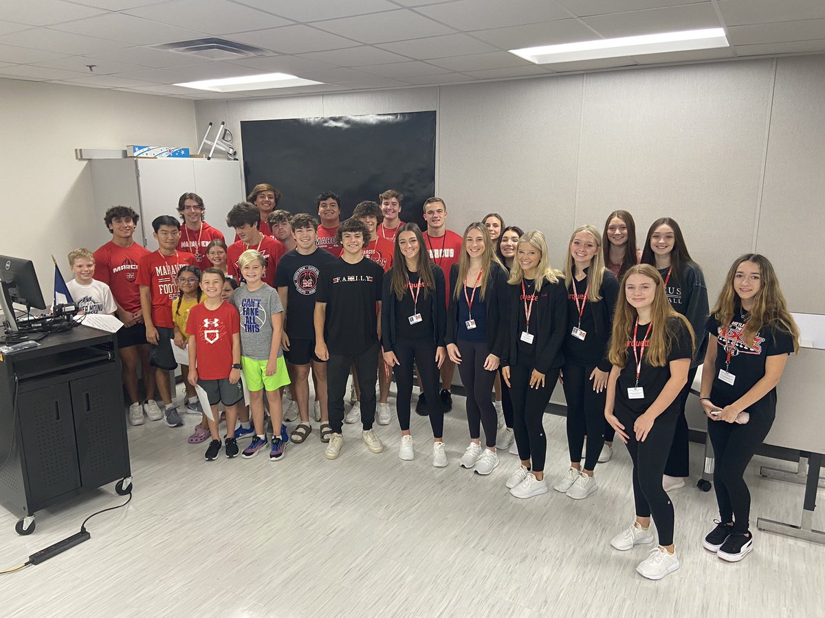 WhitehouseM09's tweet photo. We love our @Marcus_HS Adopt an Athletes @BridlewoodES !!! ❤️ https://t.co/LDGENtJD45