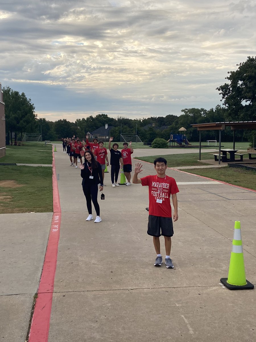 WhitehouseM09's tweet photo. We love our @Marcus_HS Adopt an Athletes @BridlewoodES !!! ❤️ https://t.co/LDGENtJD45