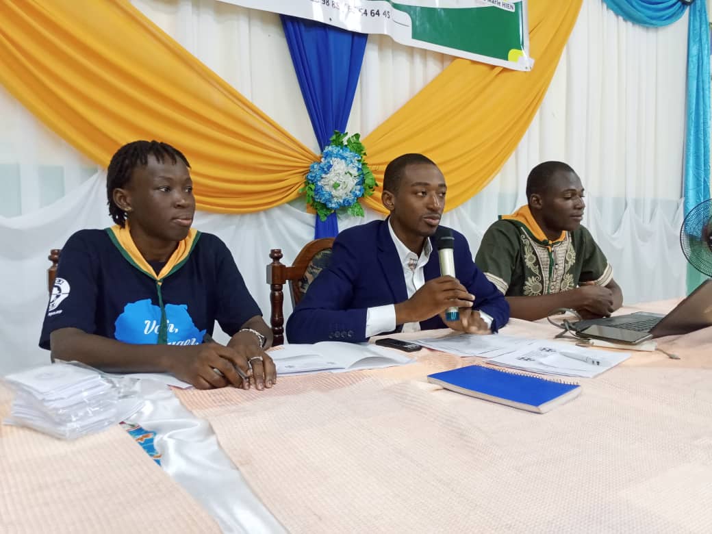 DayambaRoger's tweet photo. En présence de la coordinatrice @PanafYCSJEC Prisca, et de plus de 250 jecistes, j'ai présidé les élections de l'Equipe Nationale @JECBukinaFaso.
Mes vœux de succès à la nouvelle Equipe.
#Ubuntu
#Jec #iycs
#BurkinaFaso https://t.co/xpgpTdnB69