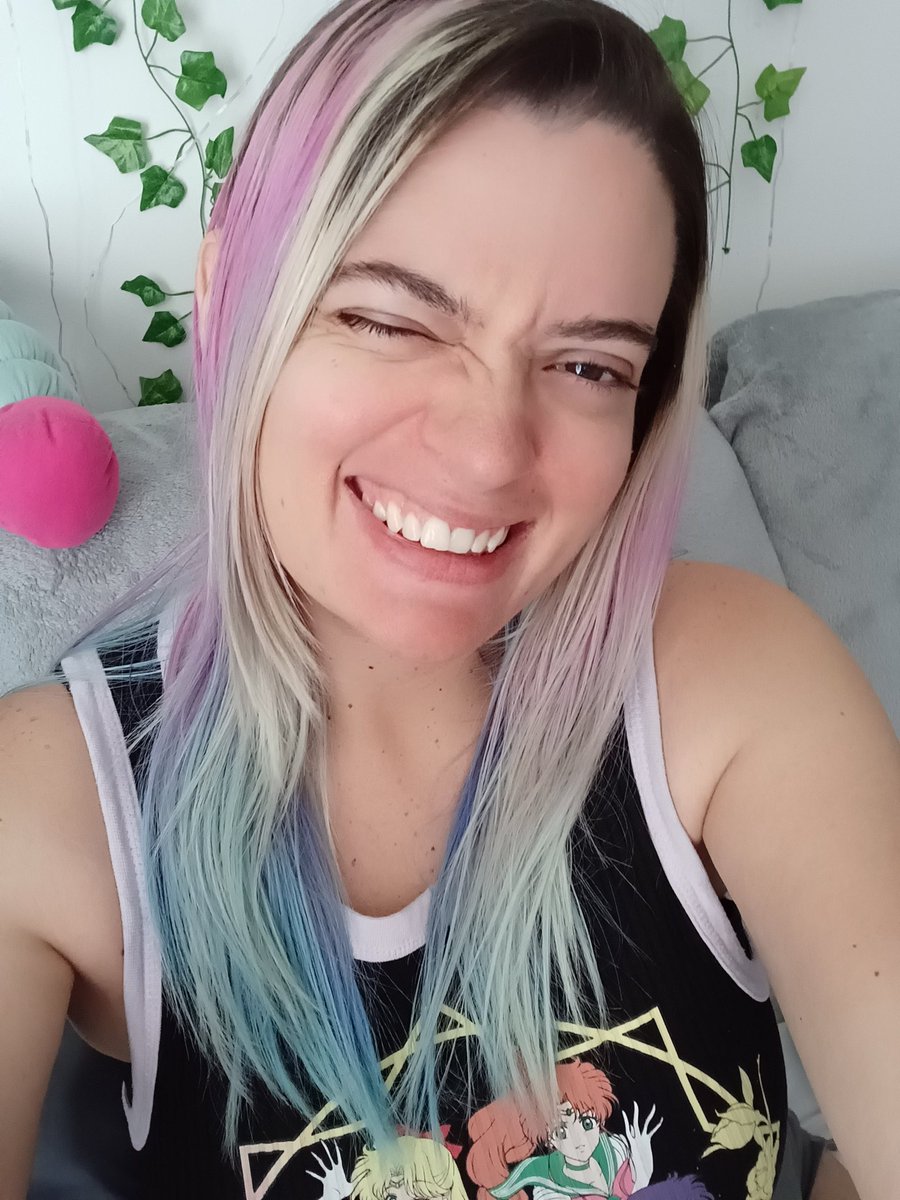 nebulousflower's tweet photo. 🖤✨️ oh no the sun
It's up 
L o l

#thursdaymorning #thursdayvibes #NaturalBeauty #sillyaf #ByeGoodBye https://t.co/GAwXfUAH2H