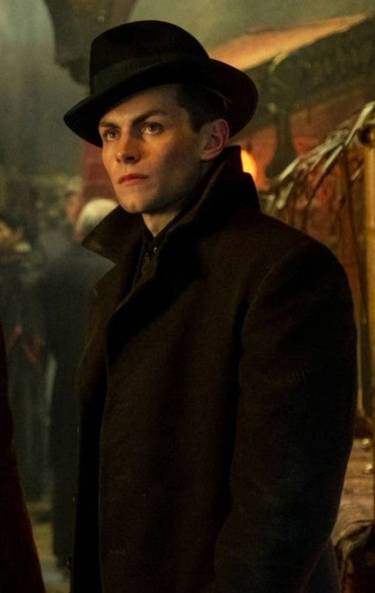 An independent potrayal of adult five Hargreeves crafted for show the umbrella academy .
the founder of comission . personality - unhinged, psychotic , manipulative. (Era flexible , different timeline.)

"𝘴𝘰𝘭𝘪𝘵𝘶𝘥𝘦 𝘤𝘢𝘯 𝘥𝘰 𝘧𝘶𝘯𝘯𝘺 𝘵𝘩𝘪𝘯𝘨𝘴 𝘵𝘰  𝘮𝘪𝘯𝘥"