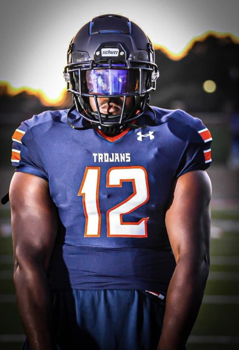 drlex_daily's tweet photo. Beyond Proud of my little-BIG BROTHER! ๐ธ๐ท๐
My guy graduated in 4-years @VSU_1882 ๐๐พ, and then decided to go back to get his Masterโs Degree ๐ & play one more season of football @VSUsports ! Letโs DO THIS @stop12_ !
#LastGoRound
#BlackExcellence https://t.co/2kvcmfv0vg