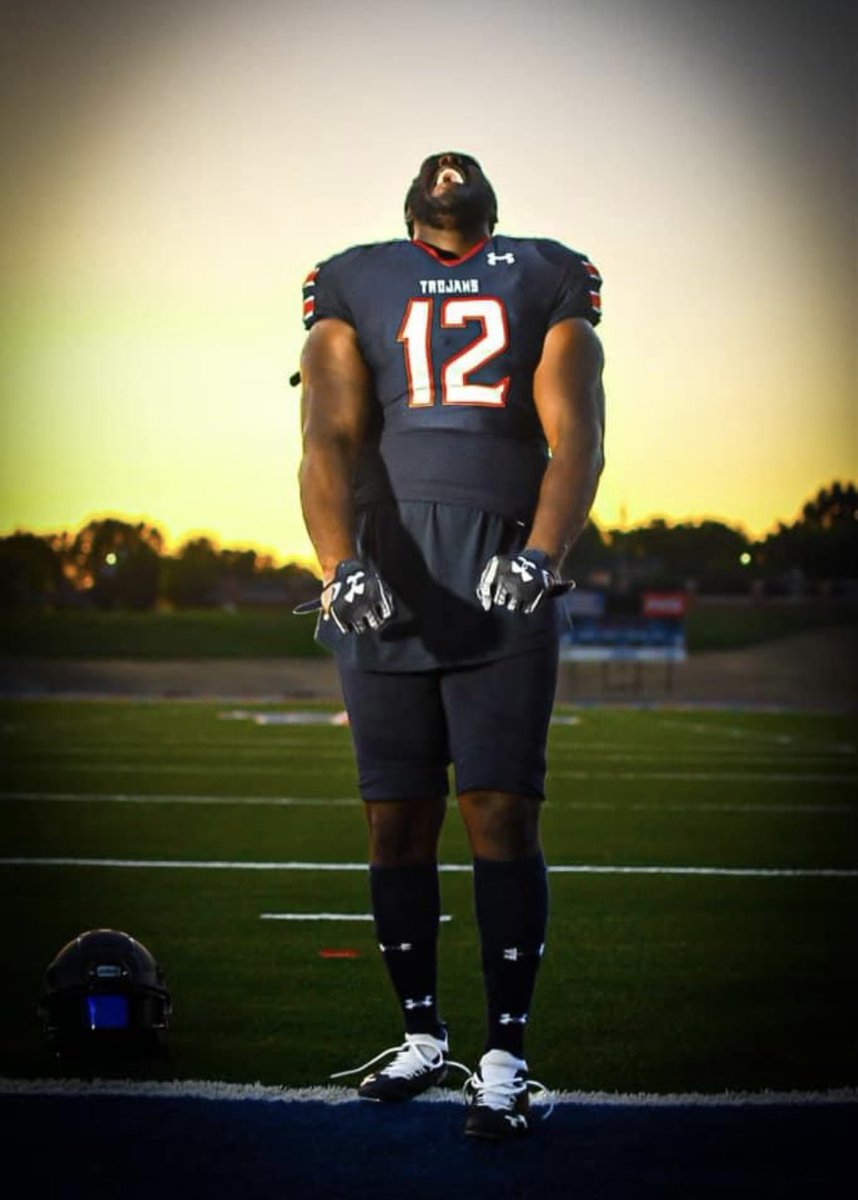 drlex_daily's tweet photo. Beyond Proud of my little-BIG BROTHER! ๐ธ๐ท๐
My guy graduated in 4-years @VSU_1882 ๐๐พ, and then decided to go back to get his Masterโs Degree ๐ & play one more season of football @VSUsports ! Letโs DO THIS @stop12_ !
#LastGoRound
#BlackExcellence https://t.co/2kvcmfv0vg