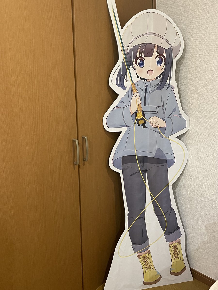 「そんな部屋の隅で立ってないで、たまにはこっちの世界にも来てよ 」|あーみんのイラスト