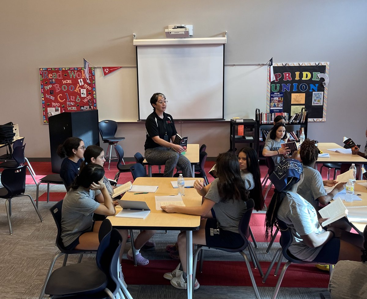 Working with our library in preparation for our journey on and off the court. #operationhome #sys #eeted👊🏼#dbnl
<a href="/SAVeteransHS/">Veterans Memorial High School</a> <a href="/JISD_ATHLETICS/">Judson ISD Athletics</a>