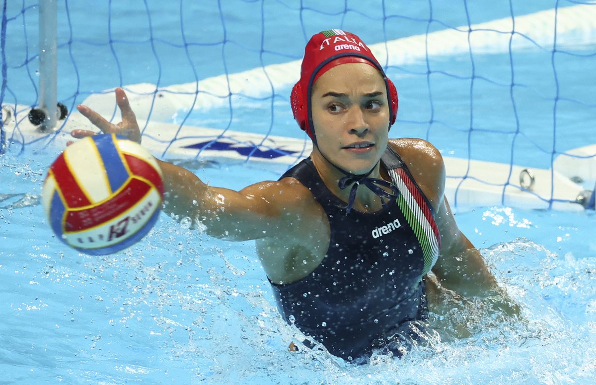 7rosaWP's tweet photo. 🤽♀️ #wp2022split
#Italia-#Serbia 23-7
Quattro su quattro, poker di vittorie per il #Setterosa
Certezza aritmetica del primo posto nel girone
4 reti per #Bettini
Triplette per #Avegno, #Giustini e #Picozzi
E intanto festa di compleanno per Giulia #Viacava, oggi 28 anni
#7rosa 🇮🇹 https://t.co/aPgAZwUBCP