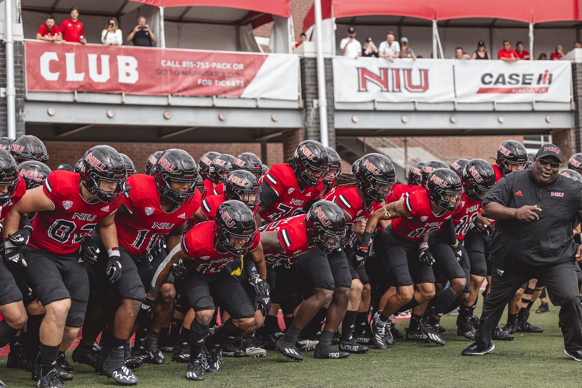 NFLCoachHammock's tweet photo. GameDay only means 1 thing. I get the opportunity to take the field with a group of men I love and respect. We will battle together for each for the betterment of the T.E.A.M. Embrace the adversity and have FUN!!!
#TheHardWay
#KeepItSmall
#TheClimb https://t.co/BYUnc0CikV