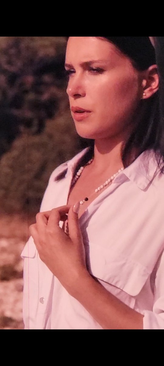 jenipaige's tweet photo. Laura is totally going to choose #Nacho She is wearing and clutching his necklace before seeing #Massimo at the end of #TheNext365Days https://t.co/EvUutHqECr