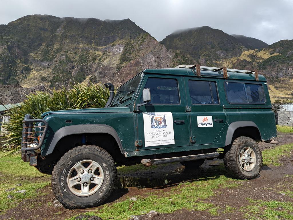 Nautical_Neil's tweet photo. @volcanna @adampileUK @NatureTristan @KellyGrTDC @TristanAdm @JasonIvory70 @BGSvolcanology @BGSLandslides @BritGeoSurvey @sailorsteph2 ...and your @LandRover Defender 🛻 is still going strong @rzss & @calgaryzoo - it's been a lifesaver dragging our kit up some steep volcanic slopes 💪🙂 #NotAnotherHill https://t.co/jAyFfGMllH