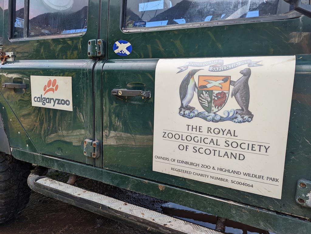 Nautical_Neil's tweet photo. @volcanna @adampileUK @NatureTristan @KellyGrTDC @TristanAdm @JasonIvory70 @BGSvolcanology @BGSLandslides @BritGeoSurvey @sailorsteph2 ...and your @LandRover Defender 🛻 is still going strong @rzss & @calgaryzoo - it's been a lifesaver dragging our kit up some steep volcanic slopes 💪🙂 #NotAnotherHill https://t.co/jAyFfGMllH