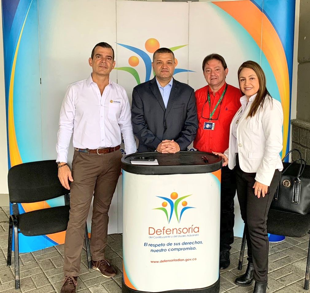 DefensoriaDIAN's tweet photo. Hoy y mañana, el Defensor Delegado para el #EjeCafetero, Juan Carlos Arcila, atenderá a los contribuyentes que asistan a @Expofuturopei en el marco de #ExpoCajas.
Inauguran el evento: @MayaAlcaldePei, alcalde de #Pereira, el Pdte de @ComfamiliarRda y la Subdir. Administrativa. https://t.co/XLqIjSGfKZ