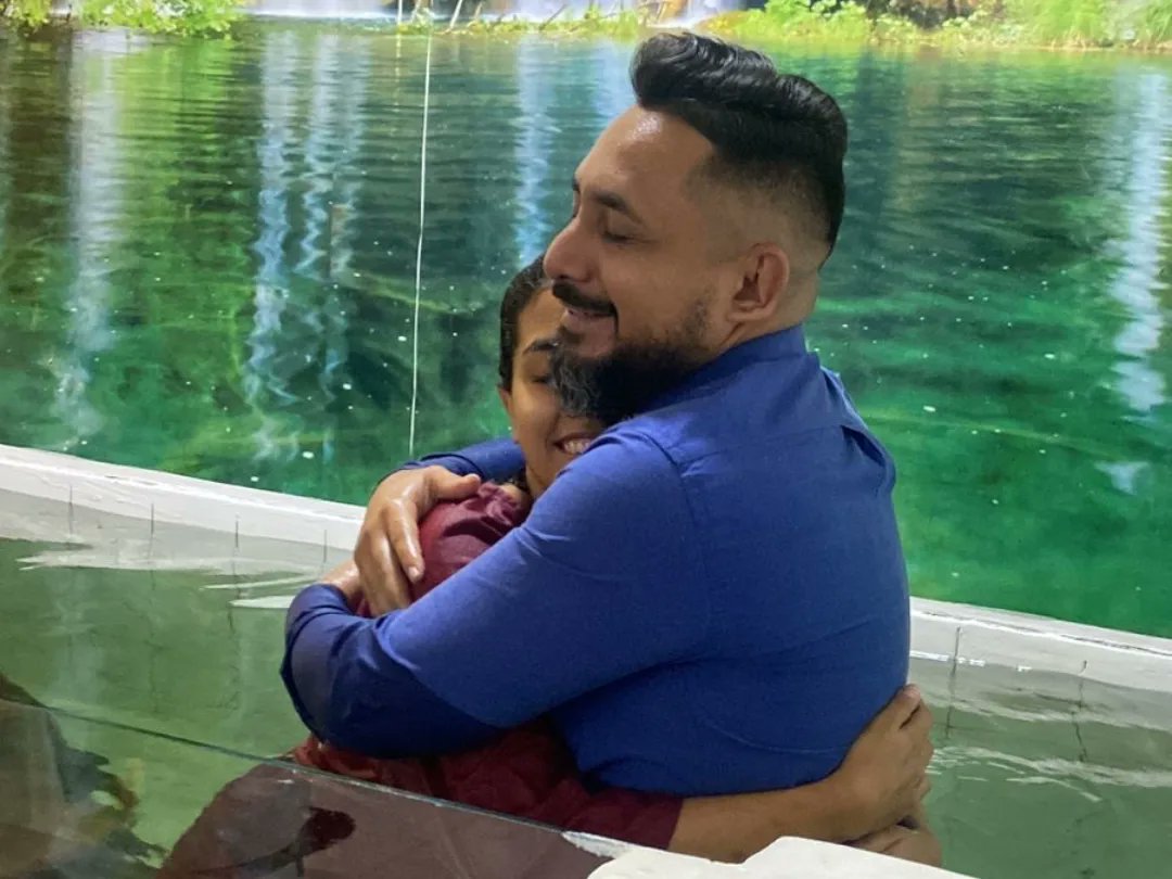 wallacermachado's tweet photo. Deus continua salvando!
Nesta quarta (31), tive o imenso privilégio de rebatizar a Dayane em nossa Igreja Adventista de Compensa 7.
Foi uma linda cerimônia batismal para honra e glória do nosso Deus.
#DistritodaCompensa3
#IASDCompensa7 https://t.co/ZnqTduhL46