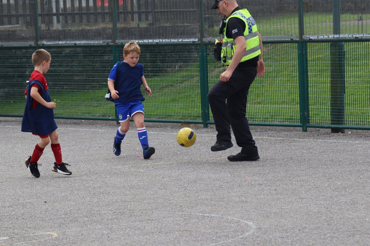 SwansFdn's tweet photo. We’ve had a fantastic time at todays #EveryoneDeservesASummer Soccer Camp at Clase MUGA ⚽️

Thanks to @carolynharris24 for bringing down the food for our participants 🥪 https://t.co/apVQH2vqN0