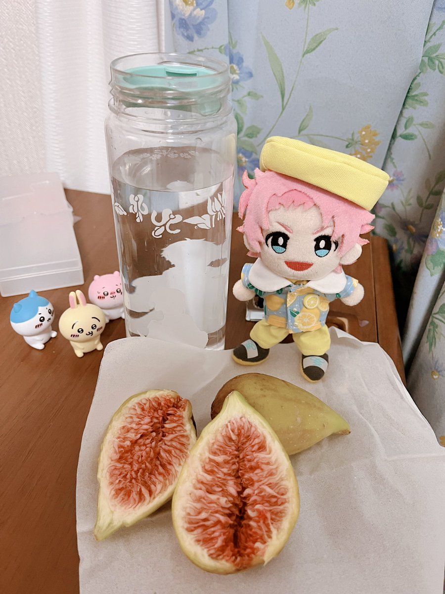 「kikkaさんとこのレモン届いた〜!ので大吾くんとうちで取れたいちじくと共に 」|おろしのイラスト