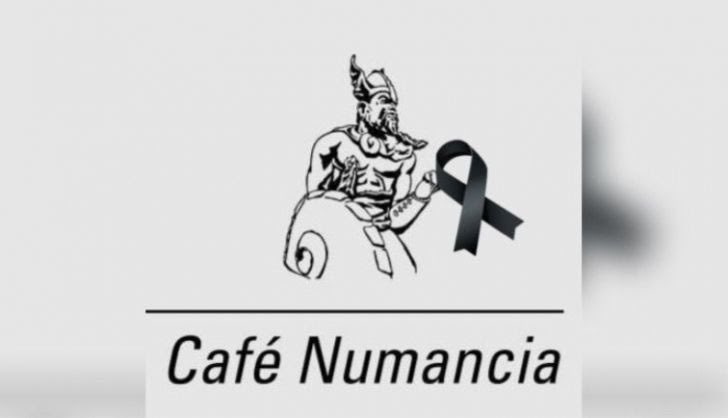 manu_centeno's tweet photo. Miguel Fernández, motero, propietario del Numancia (histórico bar en la Plaza de Cristo Rey en Zamora desde los 80), asiduo a @Motauros y @PinguinosVLL ha fallecido este mediodía en un accidente en Zamora capital. Un abrazo a su mujer y a sus hijos. DEP https://t.co/nvOroMt75l