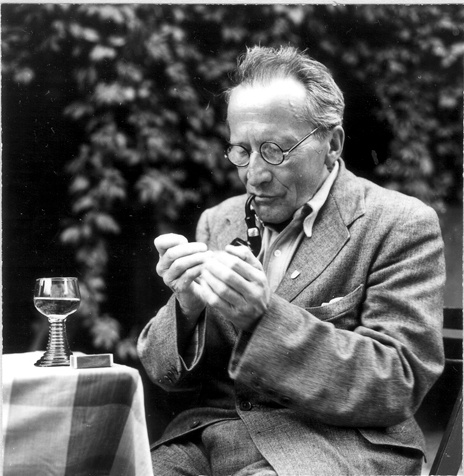 PhysInHistory's tweet photo. Physics Photo Of The Day:

 Erwin Schrodinger passionately lighting his pipe, 1956. https://t.co/f8nk501r47