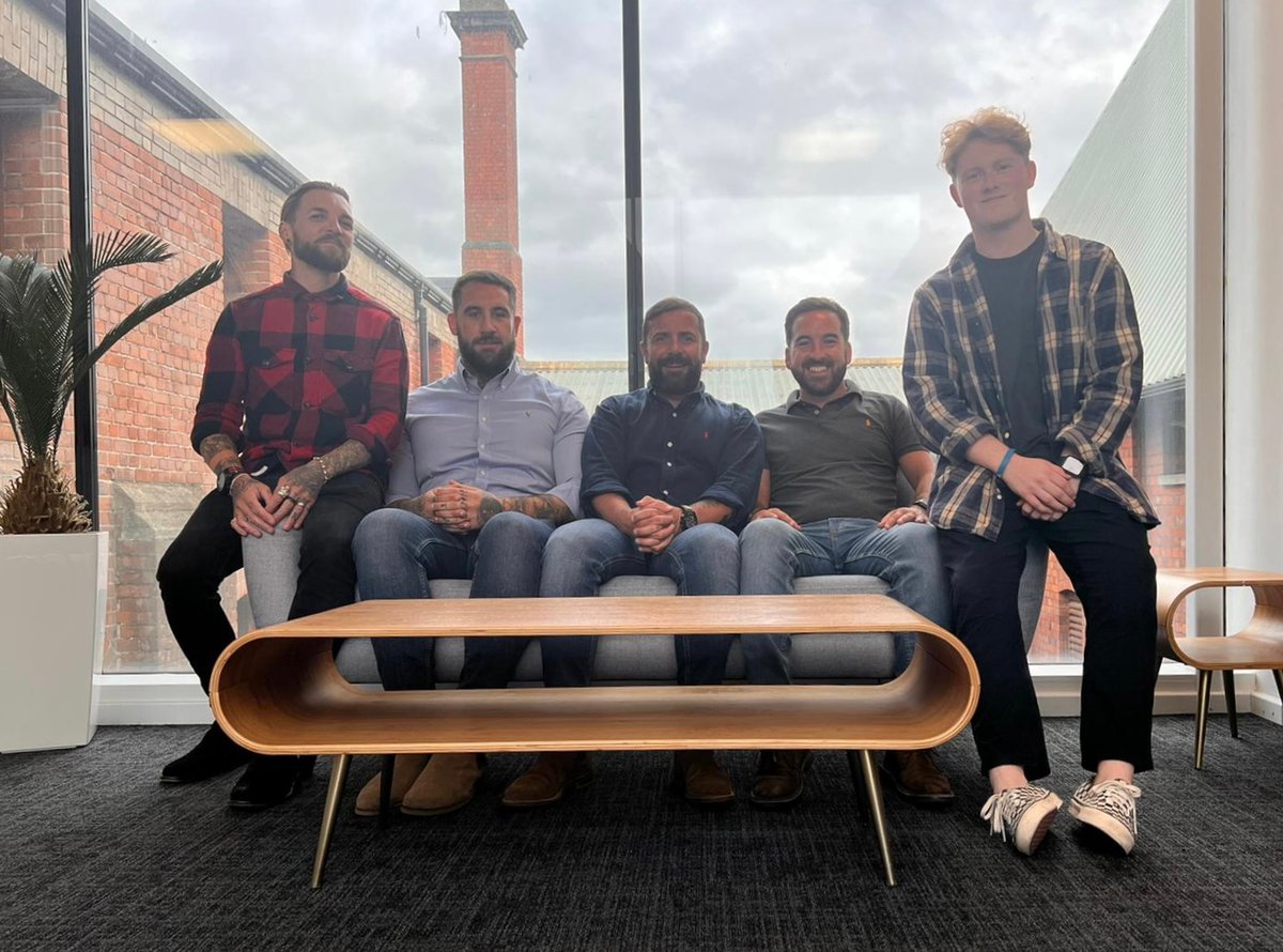 R4 Advertising tweet media