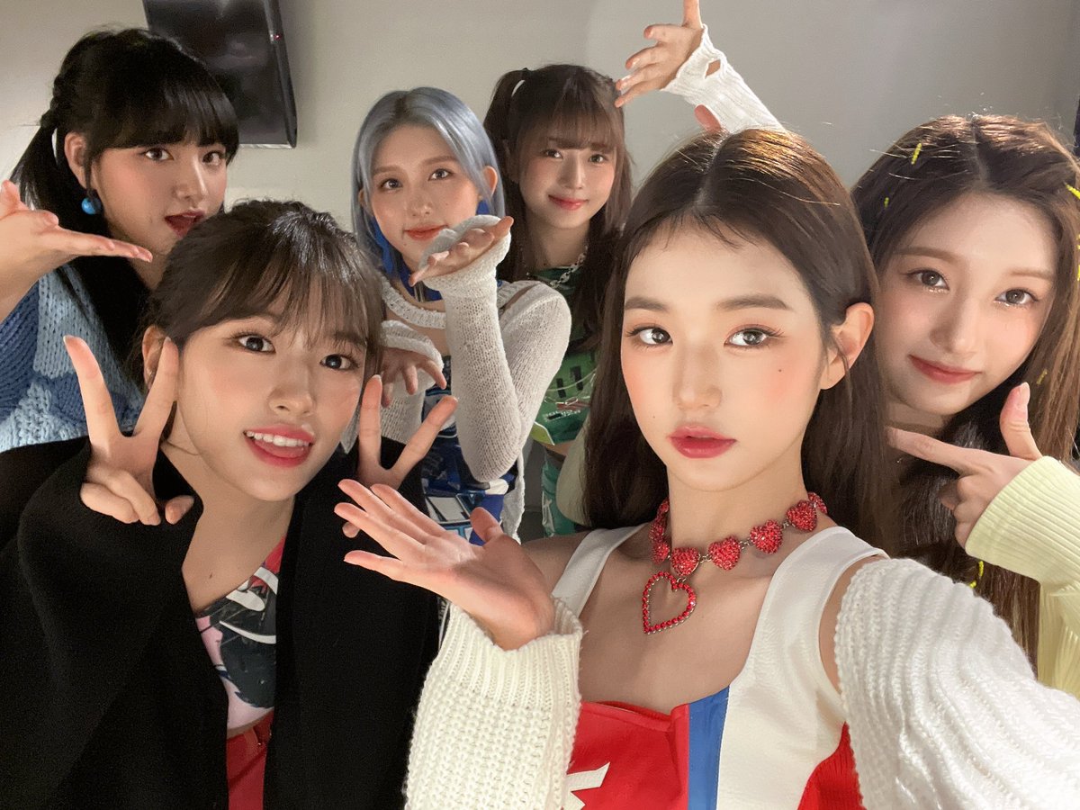IVEstarship's tweet photo. 📸
#네이버NOW #4MEETNOW #포밋나우 완료 💕

우리는 ✨🚀스타쉽 패밀리🚀✨
우주소녀 선배님들과 함께라 더욱
특별했던 오늘의 포밋나우 🪐
아~ 오늘도 열심히 After LIKE 했다 🌈

#IVE #아이브
#AfterLIKE #애프터라이크 https://t.co/86JYojFrsH