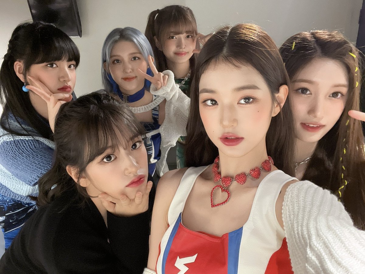 IVEstarship's tweet photo. 📸
#네이버NOW #4MEETNOW #포밋나우 완료 💕

우리는 ✨🚀스타쉽 패밀리🚀✨
우주소녀 선배님들과 함께라 더욱
특별했던 오늘의 포밋나우 🪐
아~ 오늘도 열심히 After LIKE 했다 🌈

#IVE #아이브
#AfterLIKE #애프터라이크 https://t.co/86JYojFrsH