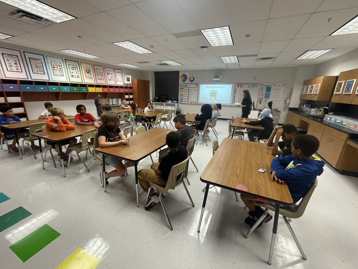 JonesKandes's tweet photo. @ReedArtStudio students discussed the importance of self-discipline and effort to begin the day.  #ReedOwls22 #growthmindset https://t.co/cSoDqkeNLT