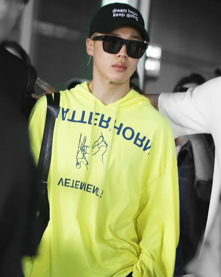 _Vinnerchild's tweet photo. พี่จีมินเสื้อเขียวให้อะไรกับเรา.. https://t.co/NJXcA6TF8I