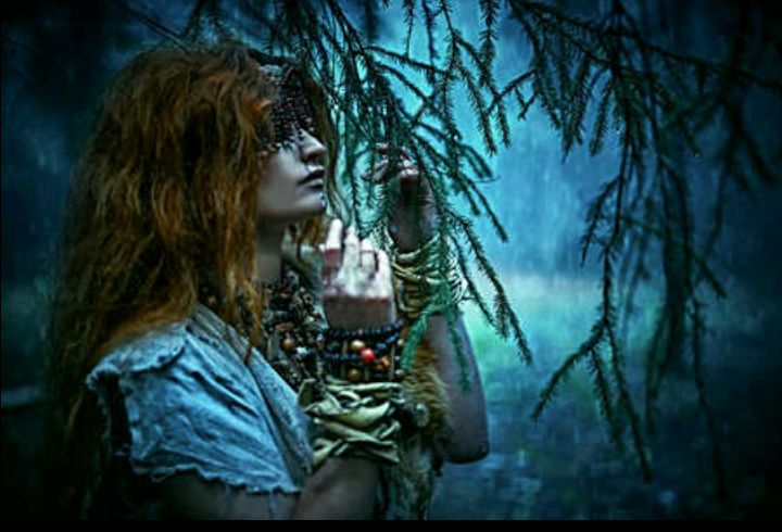 Marisol210692's tweet photo. ✴️Tells the story of a magician🕯🧙🏼‍♂️that one day in his enchanted forest he cried because despite his magic💫💥🔮l couldn't find love
The moon🌛her only friend💖 gave him strength to endure💪,all the pain he felt because of his long loneliness🖤 https://t.co/AJnyqwFbyC