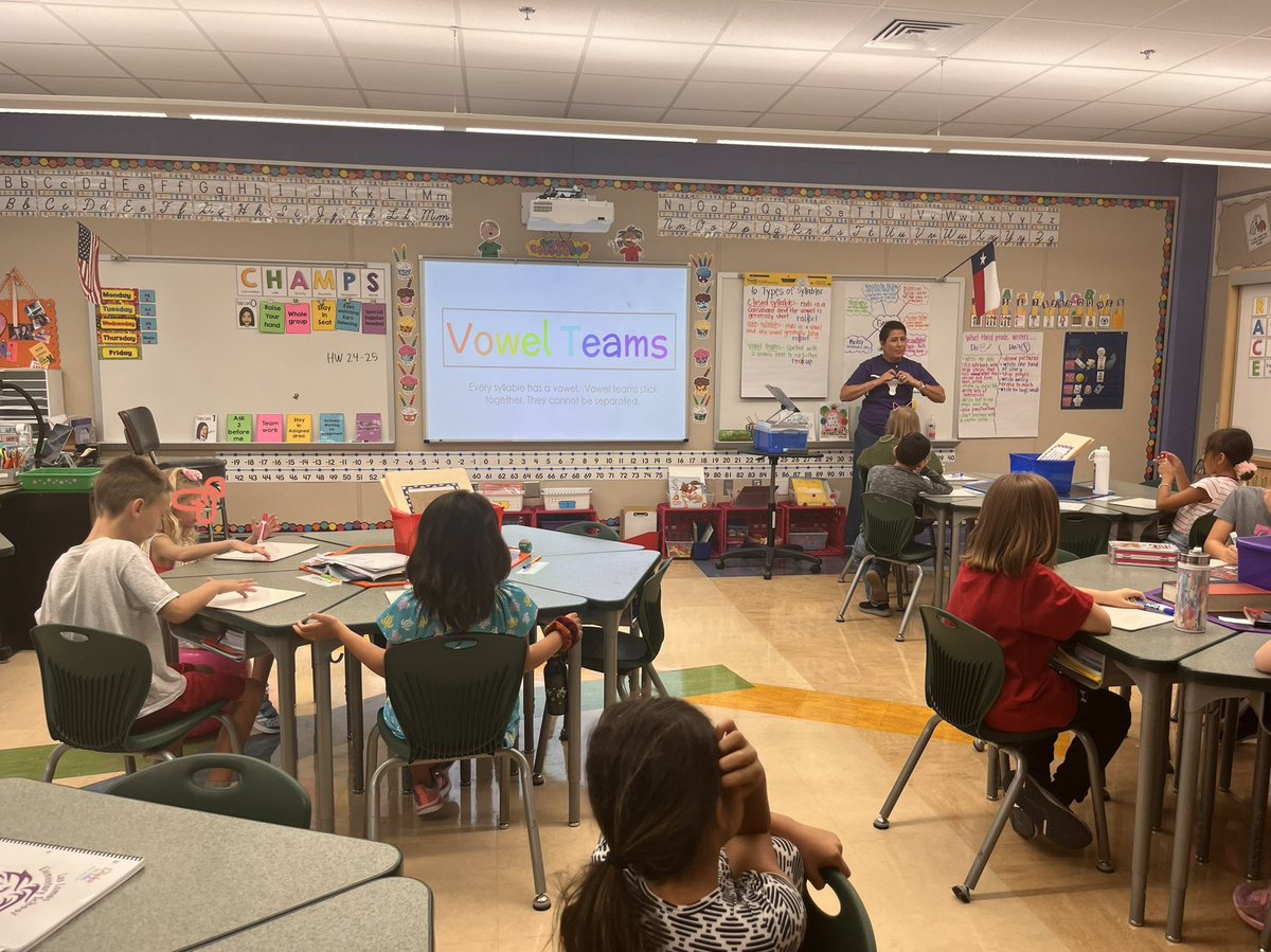 Melsalnel19's tweet photo. Teaching syllable types helps students to decode and encode multi-syllabic words more accurately and fluently. Mrs. Greenwood engaged her learners by introducing vowel teams today! #STR #SVR @LasLomas_Lions @ReadingNEISD @tickled2teach https://t.co/nSEWqNArxQ