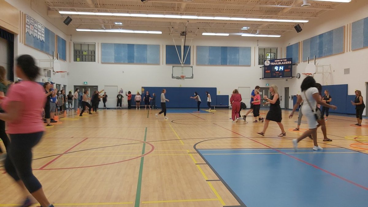 natashamathura's tweet image. Staff @TribuneDrive is #FiredUp for this school year! 🪨 📃 ✂️ #throwthechicken #PDFun #Trailblazers @Mrs_SBurke @Jason_Stumpf