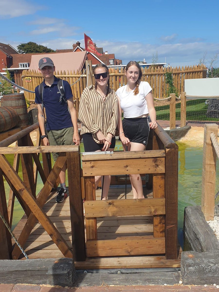 It's fantastic to see East Kent Members out enjoying our 2022 Summer 'Stay Local' offer. Heather &amp; her family spent a lovely couple of hours at the new crazy golf in #Walmer <a href="/Wadventuregolf/">Roman Landings - Walmer Adventure Golf</a> ⛳️ 
This cashback offer is available until 30th Sep: cssc.co.uk/benefits/view/… #myCSSC