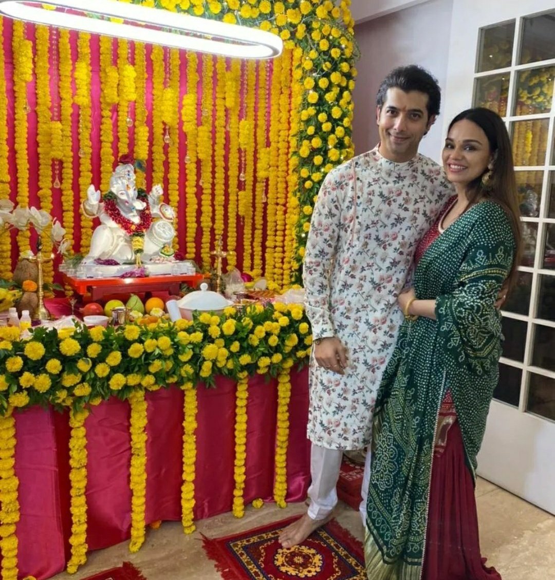 priyaxtweets01's tweet photo. #RipSha & #Kranik celebrating Ganesh Utshov 🤩❤
#SharadMalhotra #KratikaSengar https://t.co/H5ApCeWeOd