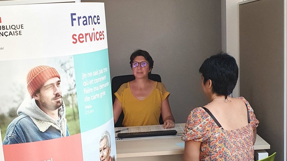 Ce matin, première réception des adhérents <a href="/MSA_MPS/">MSA Midi-Pyrénées Sud</a> et du public pour l'espace #FranceServices de #Nogaro, dans les bureaux fraichement aménages à la maison des solidarités #ccbasarmagnac
@caf32 @cpam32  <a href="/laposte/">LaPoste</a> @poleemploi <a href="/dgfip_officiel/">Direction générale des Finances publiques</a> <a href="/Prefet32/">Préfet du Gers</a> <a href="/CarsatMP/">Carsat Midi-Pyrénées</a>
