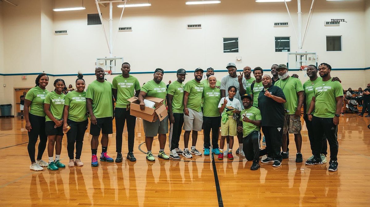 ae5enterprises's tweet image. Amaré Hall and Tre Keith @_trekeith1 both won MVP honors at the 2nd annual Anthony Edwards Camp. Keep working! 

Special thanks to @timberwolves @bose @adidasbasketball for the special gifts that we were able to give these athletes. 

#AE5 #AntCamp #AnthonyEdwards