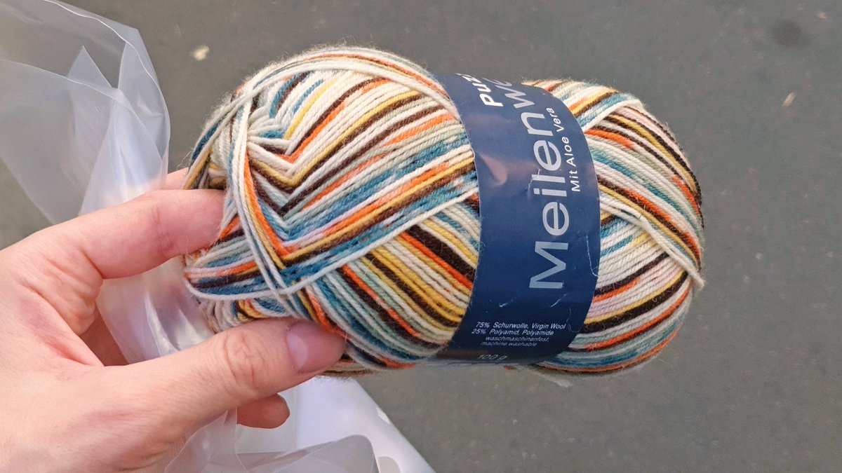 nubifera's tweet photo. i am OBSESSED with this yarn https://t.co/ZOz7RimkRm