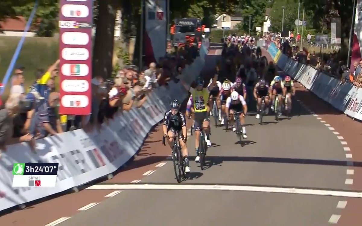 BAM BAM BAM 🥳🏆

<a href="/charlotte_kool/">Charlotte Kool</a> wins the stage after a massive lead out by the team and <a href="/lorenawiebes/">Lorena Wiebes</a> takes 🥈 after being last lead out! 🙌🏻

Superb stuff, team! 😁

#KeepChallenging #SLT2022