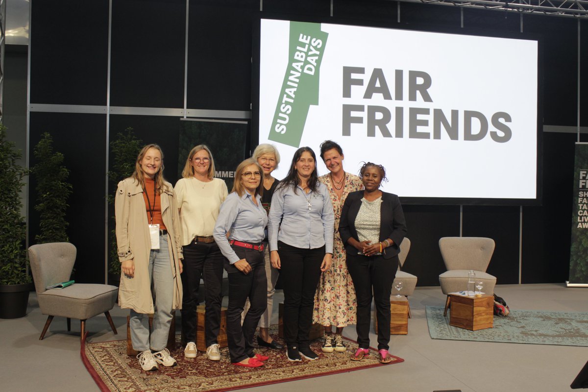 FaireMetroRuhr's tweet photo. "Von Hamm über Hagen und Castrop-Rauxel bis nach Moers" - die Produzentinnen der Kaffeekooperative @REDECOLSIERRA haben einige #FairtradeTowns im #Ruhrgebiet besucht und dabei spannende und wertvolle Eindrücke hinterlassen. Danke, dass Ihr hier wart! #FairerHandel #GenderEquality https://t.co/sBPXJx1AA1