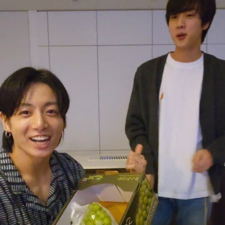 cuttevante's tweet photo. 📝| TRADUCCIÓN COMPLETA DEL LIVE DE JUNGKOOK - JIN 

Título: cumpleaños 26 
•
•

#JUNGKOOKDAY #BTS #JUNGKOOK https://t.co/487B09nW1E