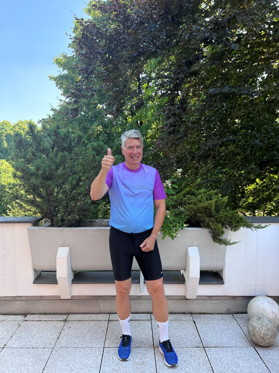Han Steutel ist engagiertes #Mitglied in unserem Kuratorium. Aktuell läuft er für die #Stiftung rundum Berlin. Ihr erkennt ihn am #Trikot. 😎💙💜 Ziel seines Trainings ist der <a href="/berlinmarathon/">BMW BERLIN-MARATHON</a> Ende September. Tolle Leistung, großes Engagement! Wir sind stolz! #ehrenamt #team