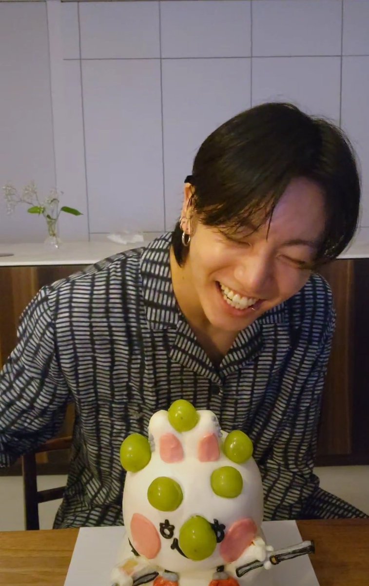 rabbitggukk's tweet photo. 💚 https://t.co/pjRjfYvqRu