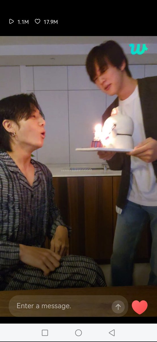 RMPD912's tweet photo. วันเกิดเจ้าต่ายกับฮยองคนโปรด​ 😚

เจ้าเด็กยิ้มแก้มปริ​ ได้เค้กน้องกุต่าย

#jungkookBday
#kookjin​ #jinkook https://t.co/1kdu4VOxzq