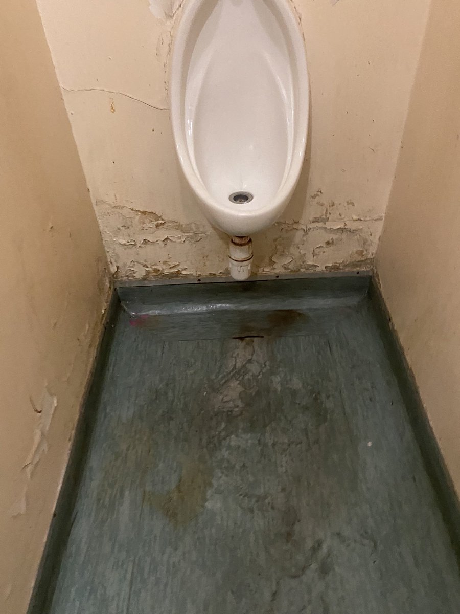 mkayseloma's tweet photo. @GautengHealth @EdenvaleHospit1 the level of trash here @ Casualties @Lesufi @DAGauteng #CassperReply https://t.co/f2hdO9uido