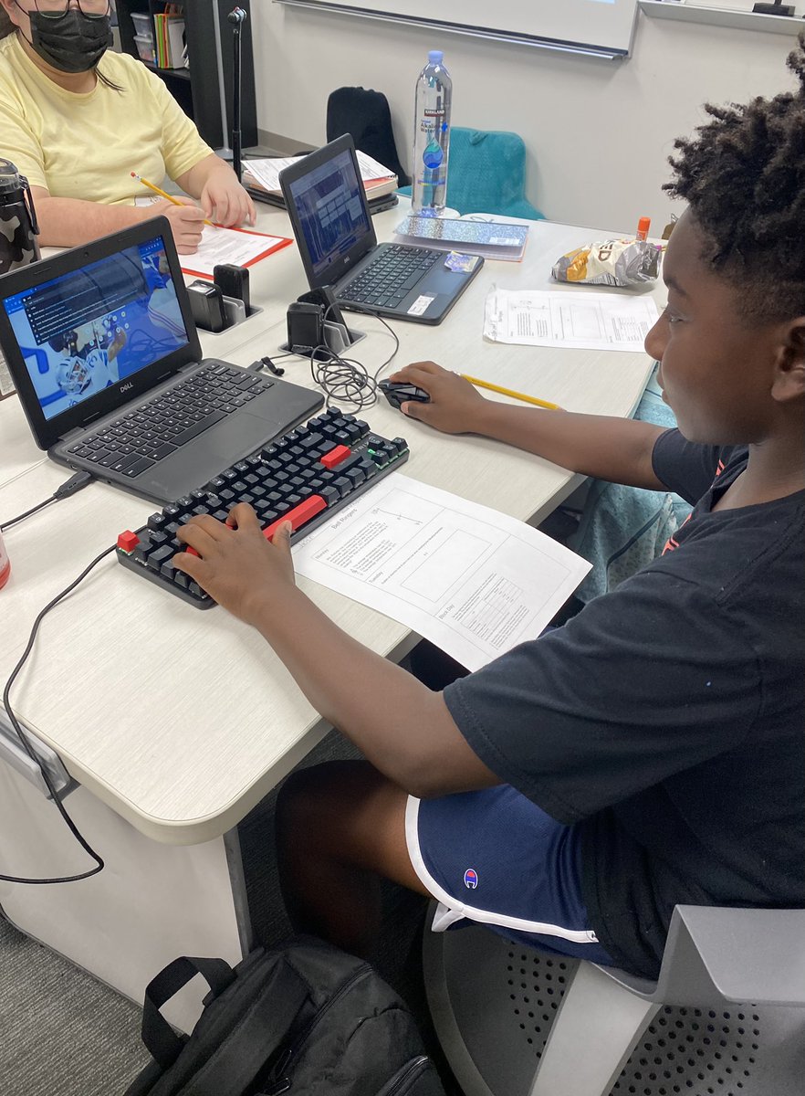 House_B15's tweet photo. Our 6th grade Hawks come prepared to learn! 💙🤍  #thisishowiedoit @ProsperHaysMS @lmlearyprosper @DeVitoProsper @MrsKatyAndreas https://t.co/JQbGAqajP8