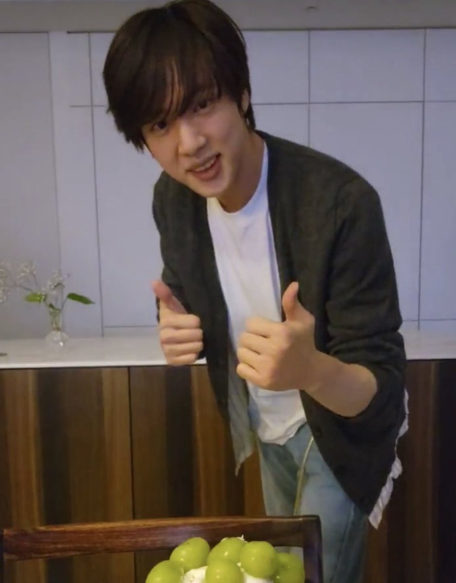 RJSeokjinnie's tweet photo. the laugh                              the reason https://t.co/vjAc7ODwxm